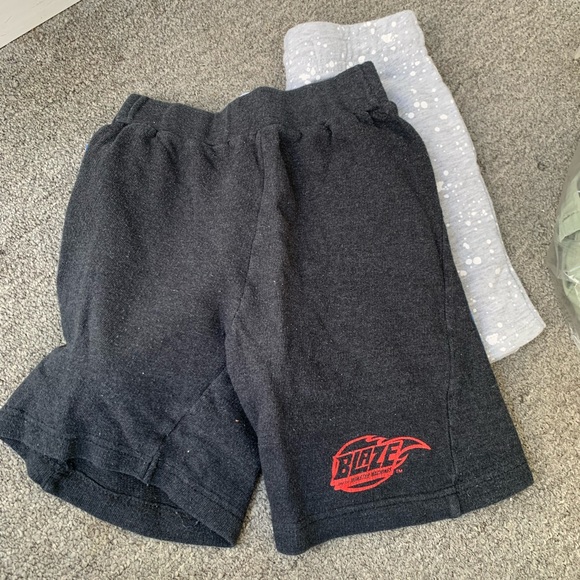 Boys shorts bundle 4/5T - Picture 4 of 5